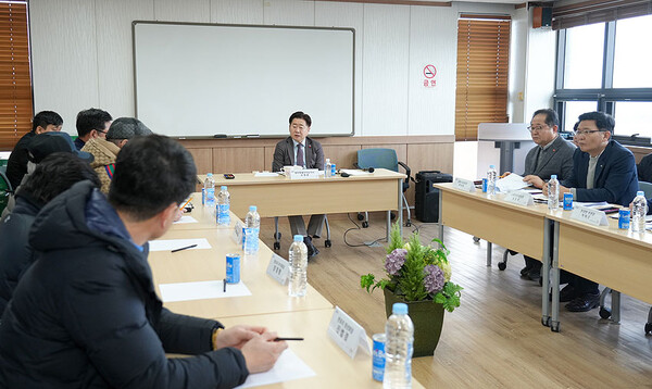 13일 제주서부하수처리장 현장을 찾은 오영훈 제주도지사. ⓒ헤드라인제주